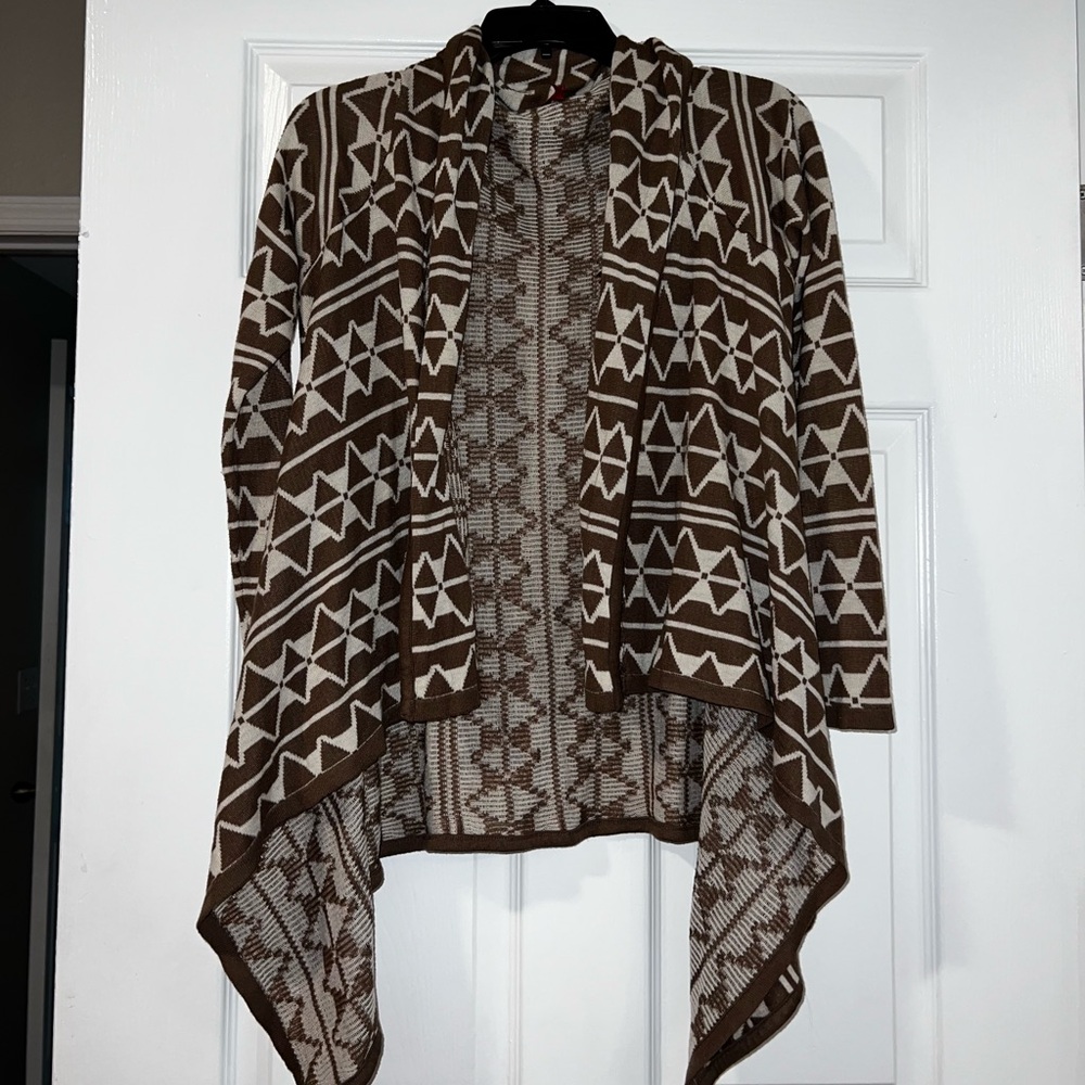 Red Camel Tan and Brown Warm Triangle Design Cardigan - Size M 🤎
